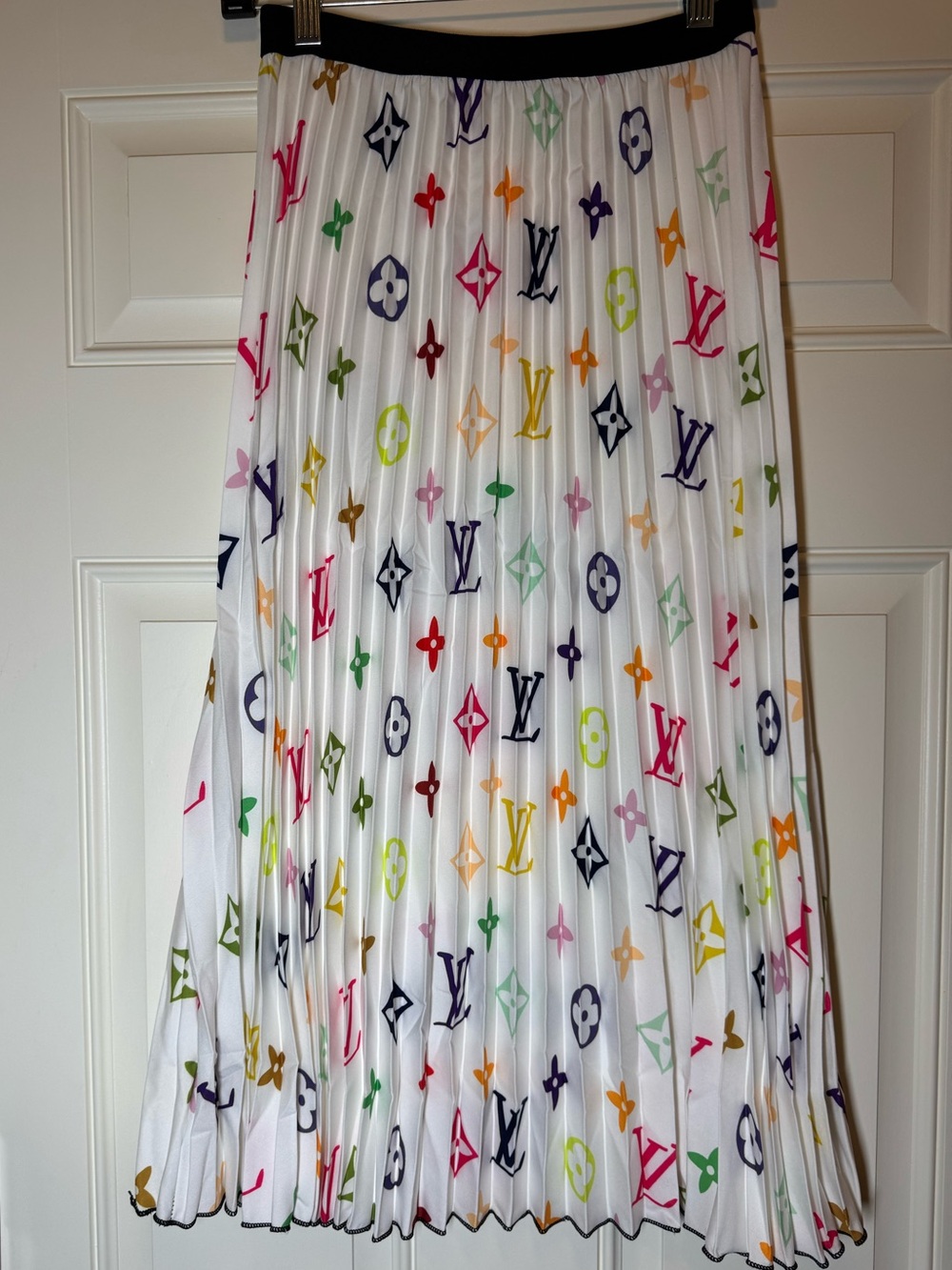 Pleated Midi Skirt. No Brand.
